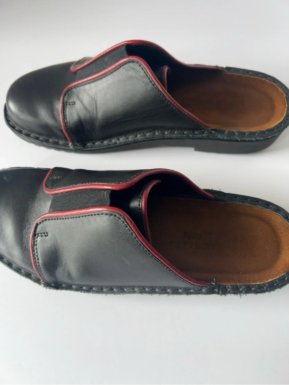 Naot Black Leather Comfort Slide Mules Red Trim Slip-On Clogs EU 39 / US Women’s